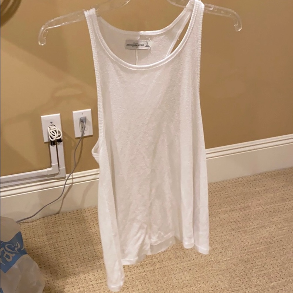 White tank - Picture 4 of 4